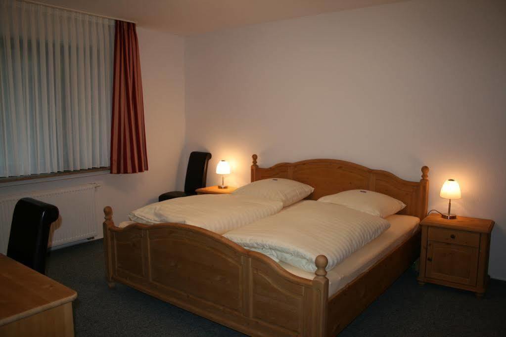 Hellmanns Hotel Bremers Bauerndiele Wiefelstede Buitenkant foto