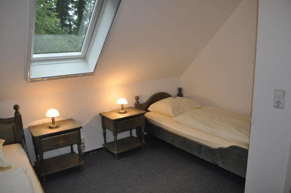 Hellmanns Hotel Bremers Bauerndiele Wiefelstede Buitenkant foto