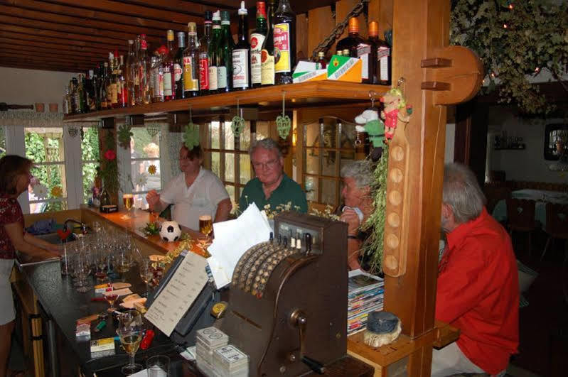 Hellmanns Hotel Bremers Bauerndiele Wiefelstede Buitenkant foto